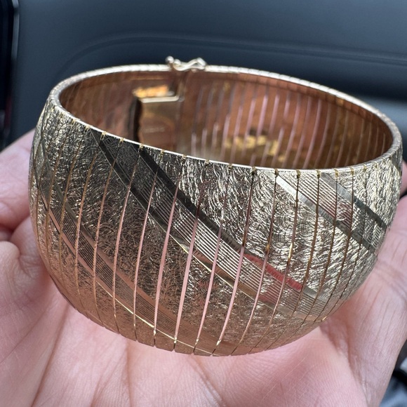 Jewelry - 10KT Yellow Gold Italy Textured Wide Band Solid Gold Beacelet 6”